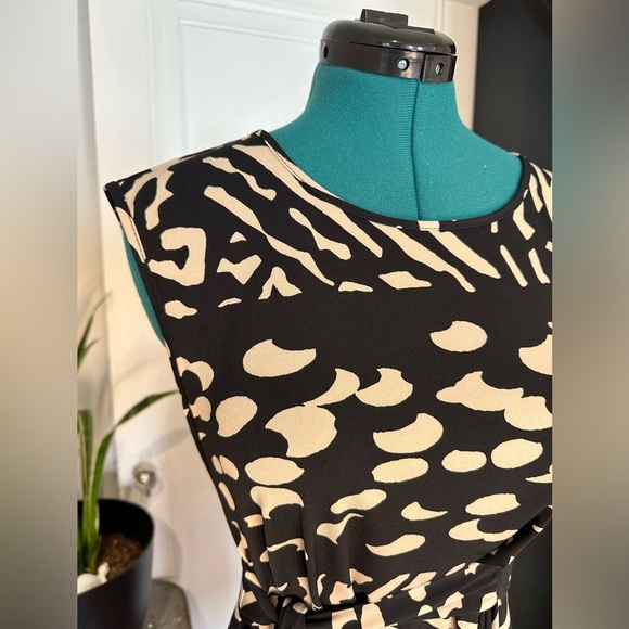 Motherhood Maternity size small Black and Tan Dotted Speckle Dress w/ Tie Front - Picture 4 of 16